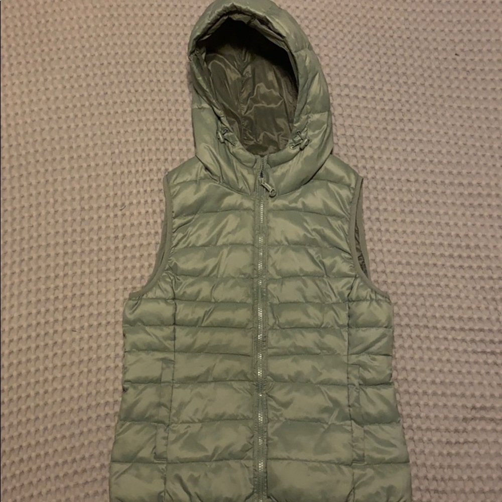 ONLY green vest